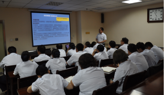 強(qiáng)化標(biāo)準(zhǔn)服務(wù)，提升服務(wù)檔次