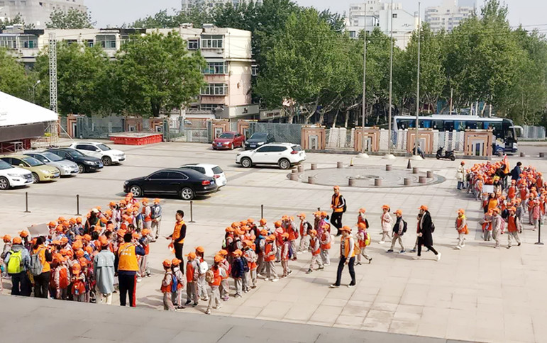 濟南舜文小學師生參觀連心物業(yè)服務的山東省文化館