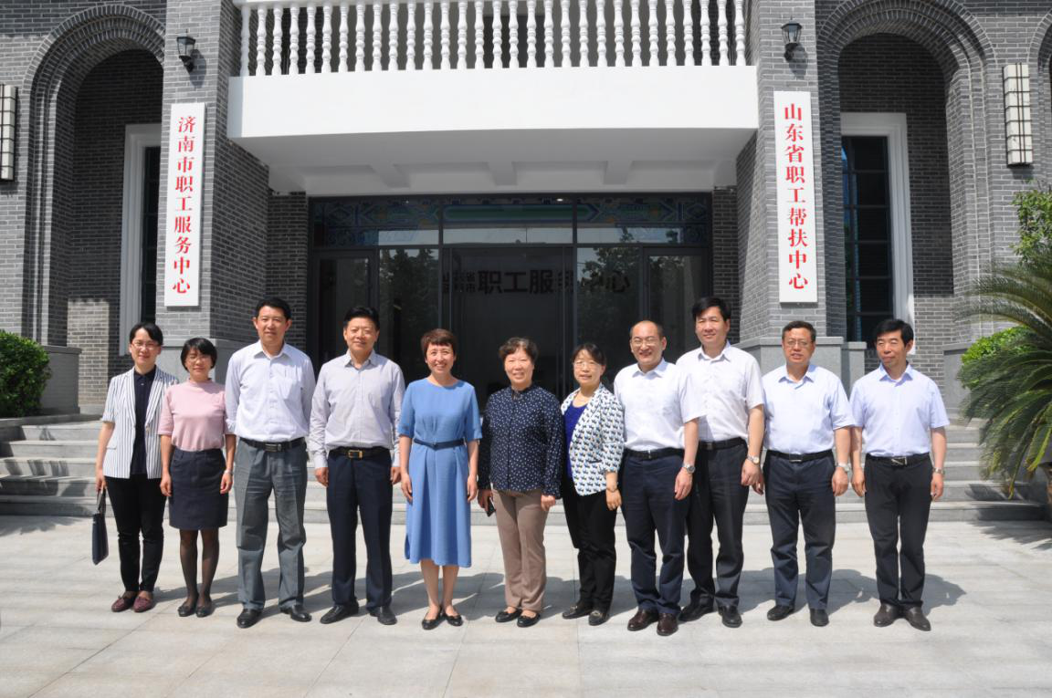 中華全國(guó)總工會(huì)領(lǐng)導(dǎo)石岱一行調(diào)研濟(jì)南連心物業(yè)服務(wù)的山東省、濟(jì)南市職工服務(wù)中心