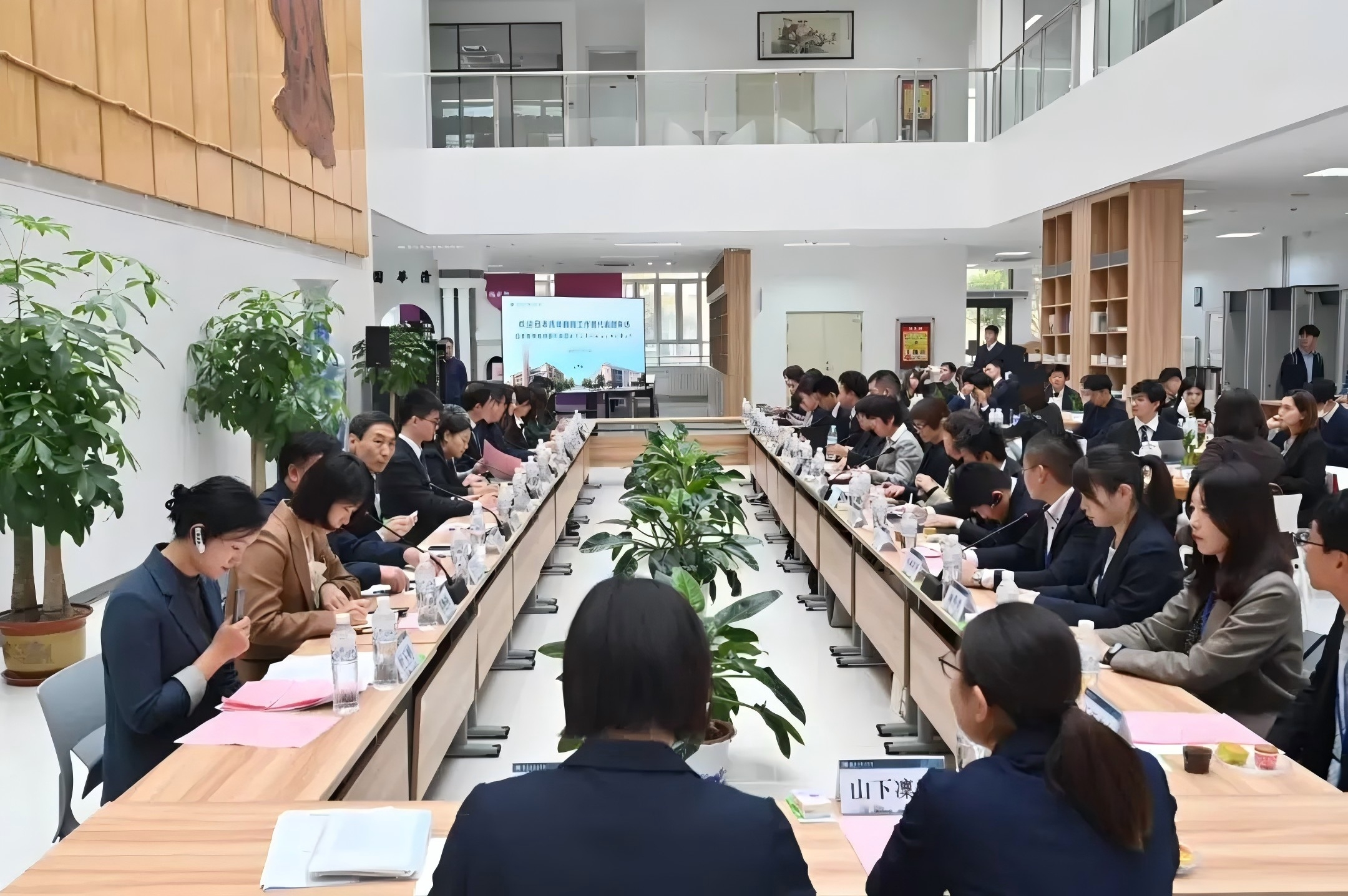 連心物業(yè)全力保障外國(guó)語(yǔ)學(xué)校日本青年教育工作者參觀交流活動(dòng)